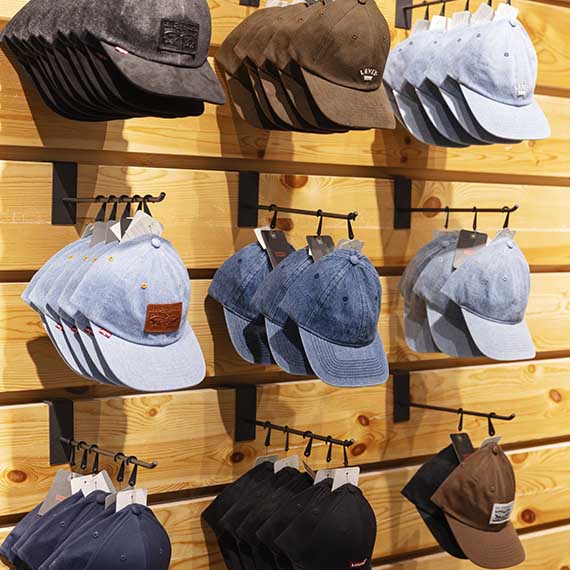 Forskellige caps fra Levi's i Lyngby.